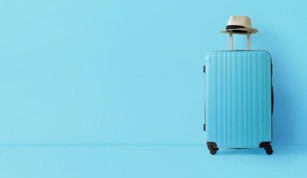 delegowanie pracowników walizka wyjazd podróż delegacja